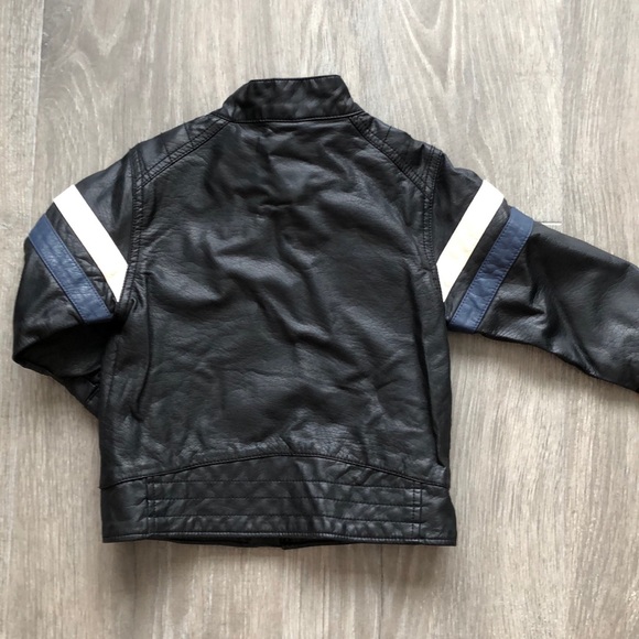 BabyGap faux leather jacket size 2T - Picture 2 of 4